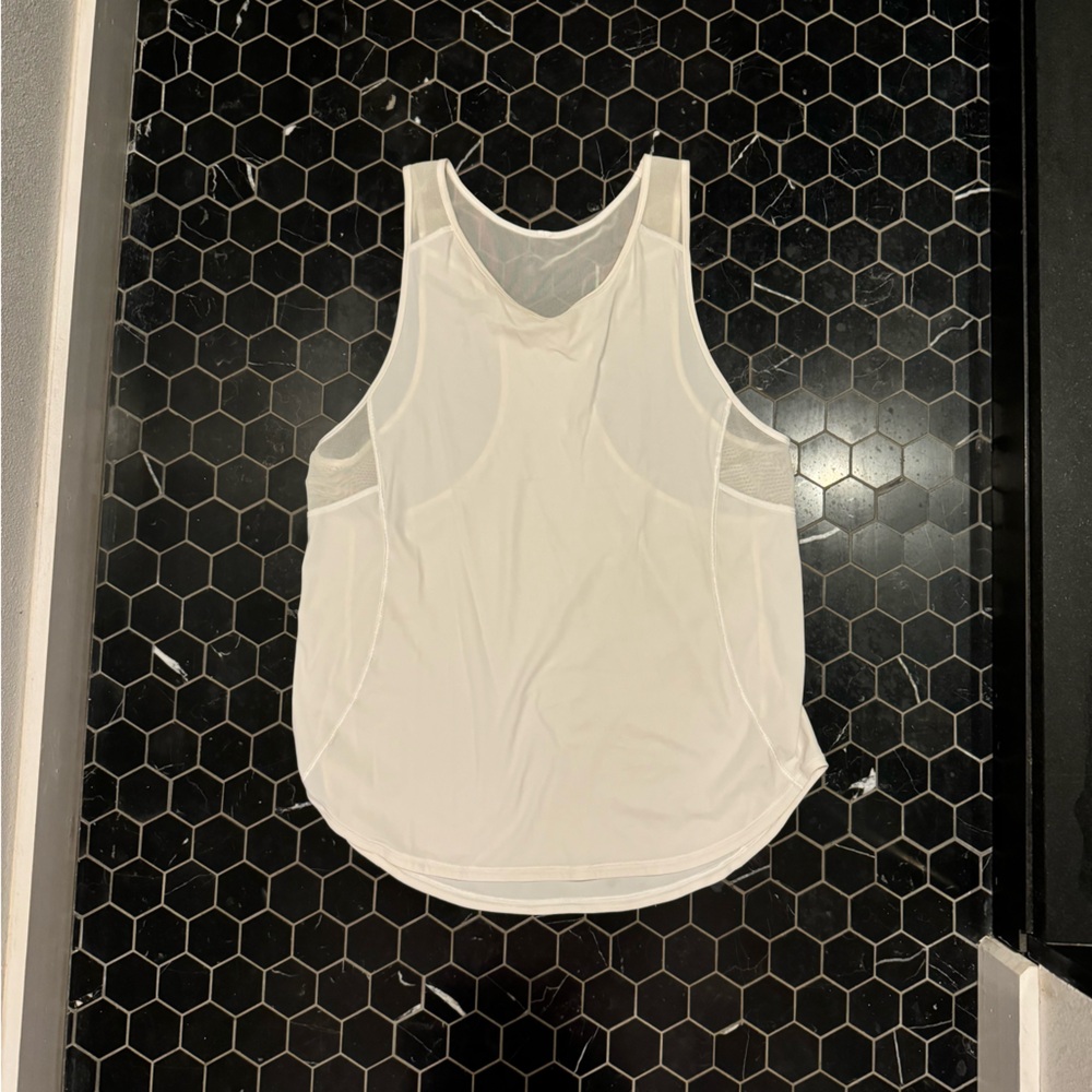 White lululemon tank top